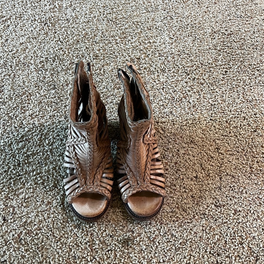 Womens heeled sandals